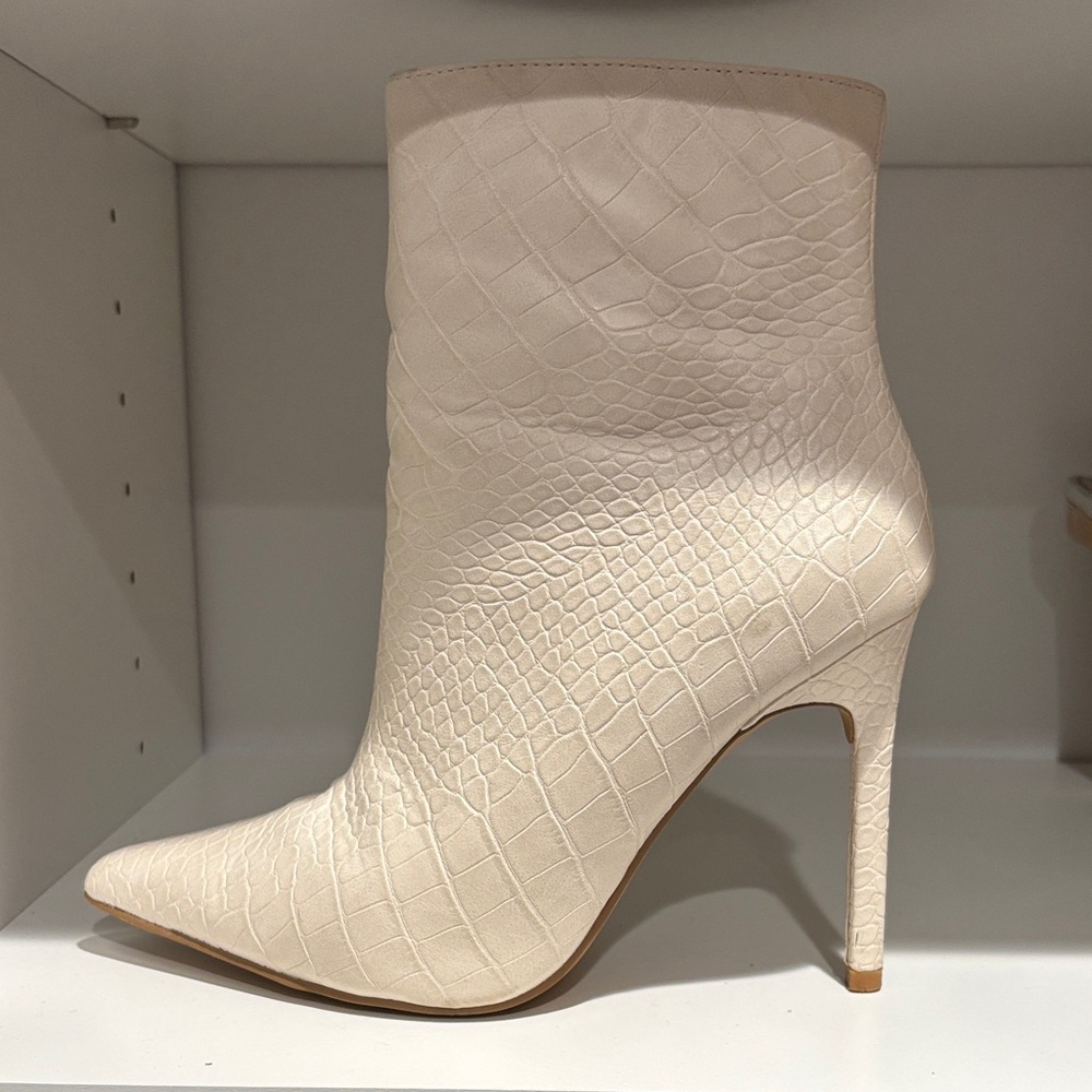 Express Cream Croc-Pattern Heeled Boots